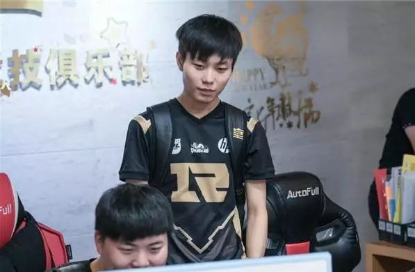 穿六项运动 穿六项运动